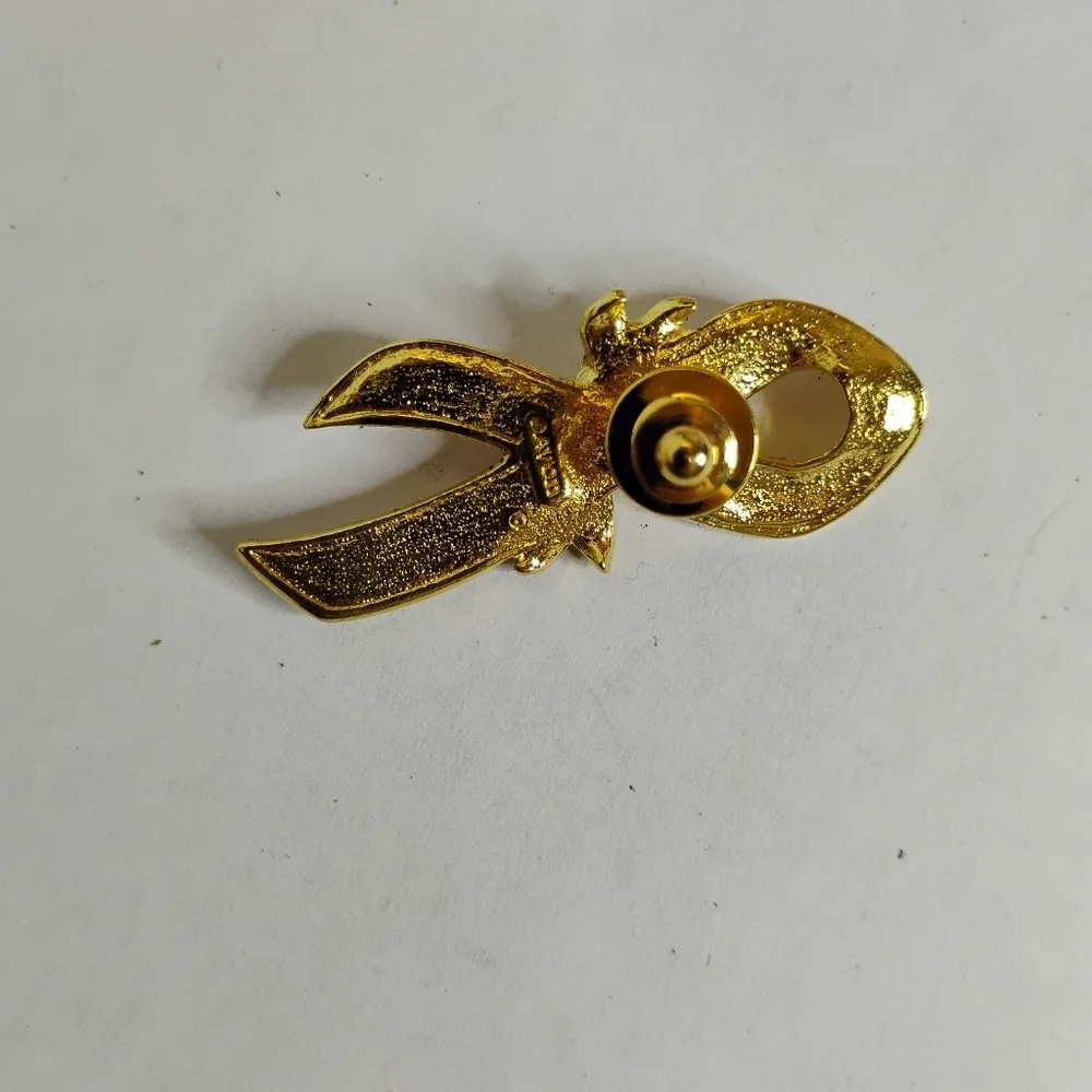 Vintage Avon Breast Cancer‎ Awareness Lapel Pin Pink Ribbon Rose Gold Tone